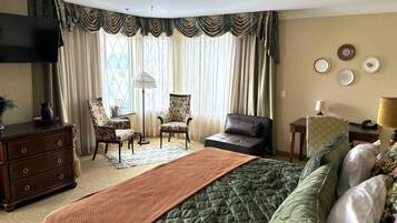 Luxury Room, 1 King Bed, Garden View | Premium bedding, in-room safe, individually decorated, desk