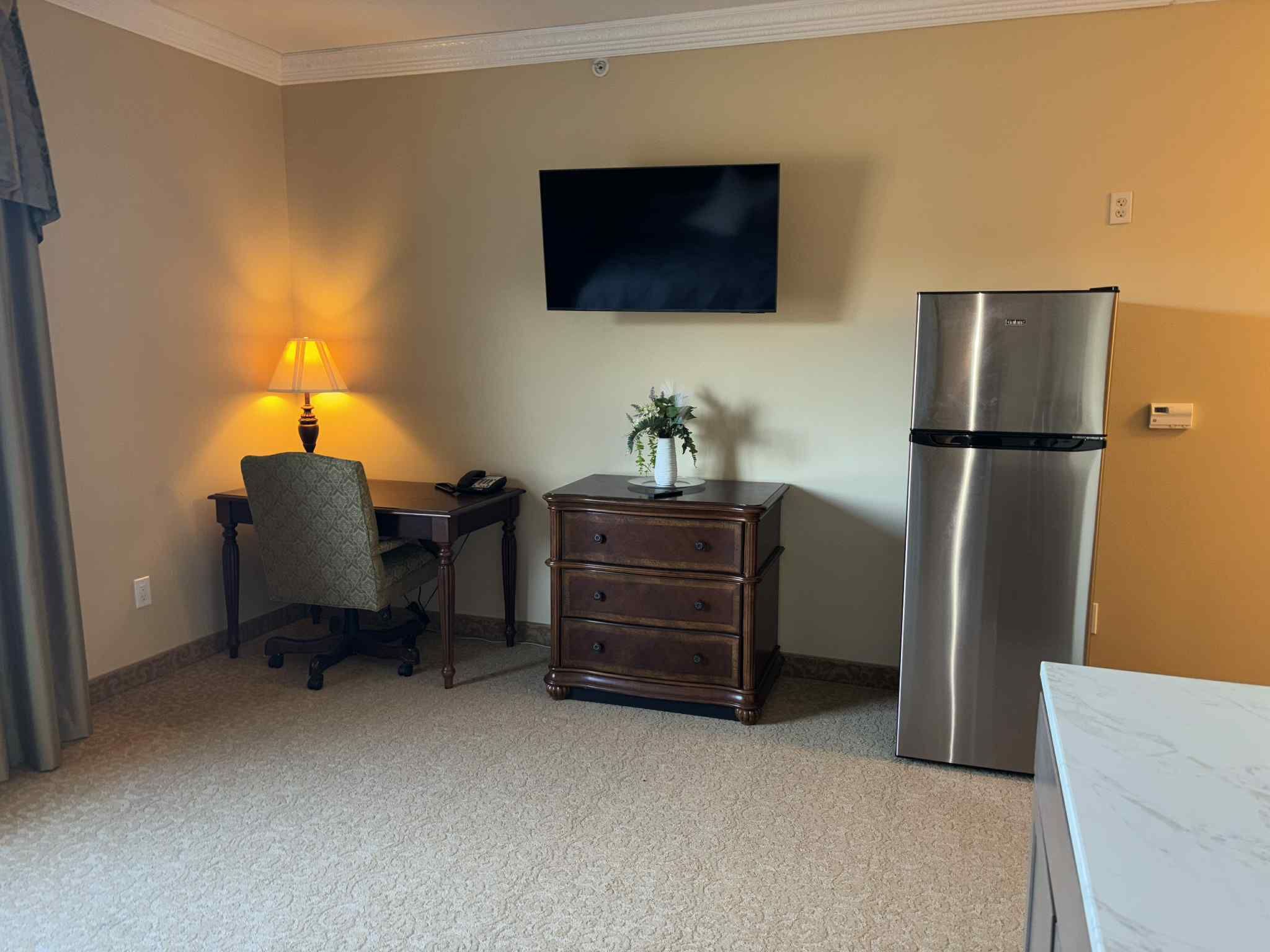 Classic Room, 1 King Bed | Premium bedding, in-room safe, individually decorated, desk