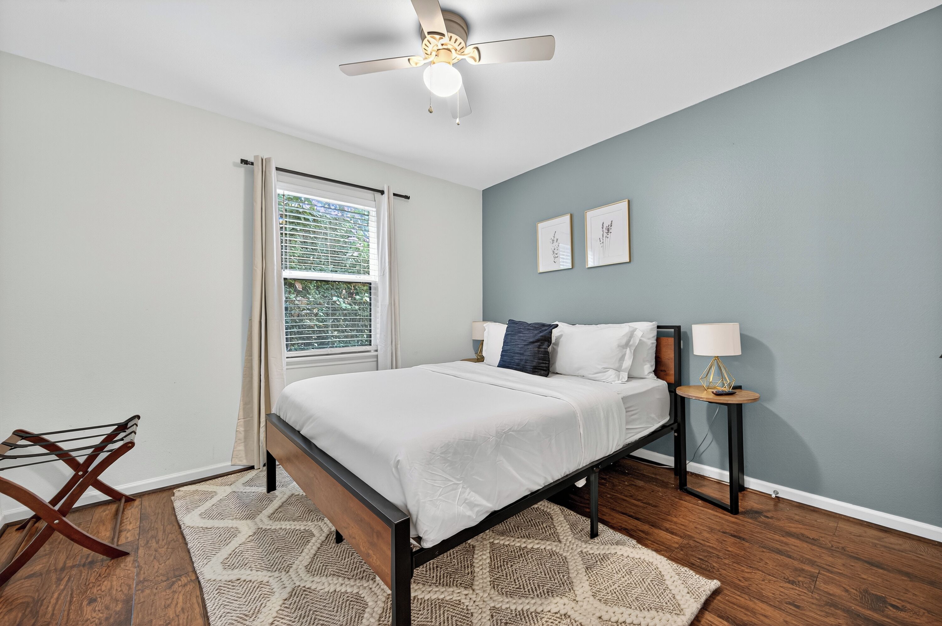 2 bedrooms, desk, iron/ironing board, travel crib