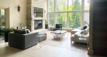 Spacious Retreat in the Pines • Walk to Georgian Bay Beaches