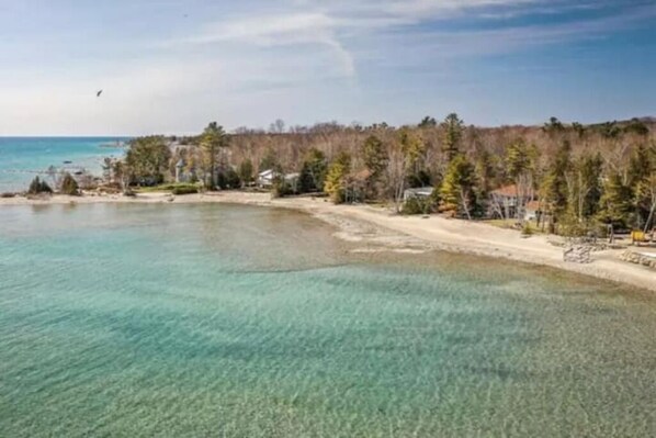 Chaises longues, serviettes de plage