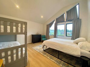 1 slaapkamer, een strijkplank/strijkijzer, wifi, beddengoed