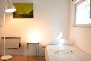 2 bedrooms, bed sheets