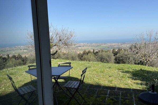 Outdoor dining - PP02 - Potenza Picena, charming cottage with sea view (Potenza Picena)