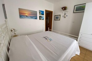 2 bedrooms, bed sheets