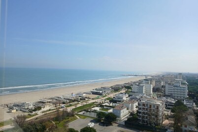CV011 - Milano Marittima, sea front three-room apartment with exclusive view