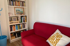 TV - N296 – Numana, three-room apartment with garden and parking space (Sirolo)