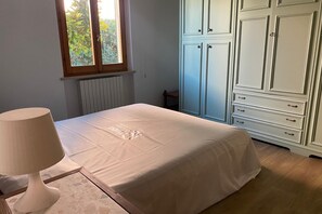 2 bedrooms, bed sheets - N296 – Numana, three-room apartment with garden and parking space (Sirolo)