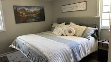 1 bedroom, desk, WiFi, bed sheets