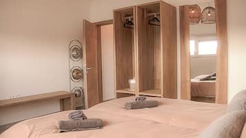 2 bedrooms, iron/ironing board, WiFi, bed sheets