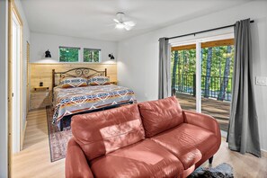 3 bedrooms, iron/ironing board, WiFi, bed sheets - New Mt. Rainier Cabin-Hot Tub-WiFi-Fireplace (Ashford)