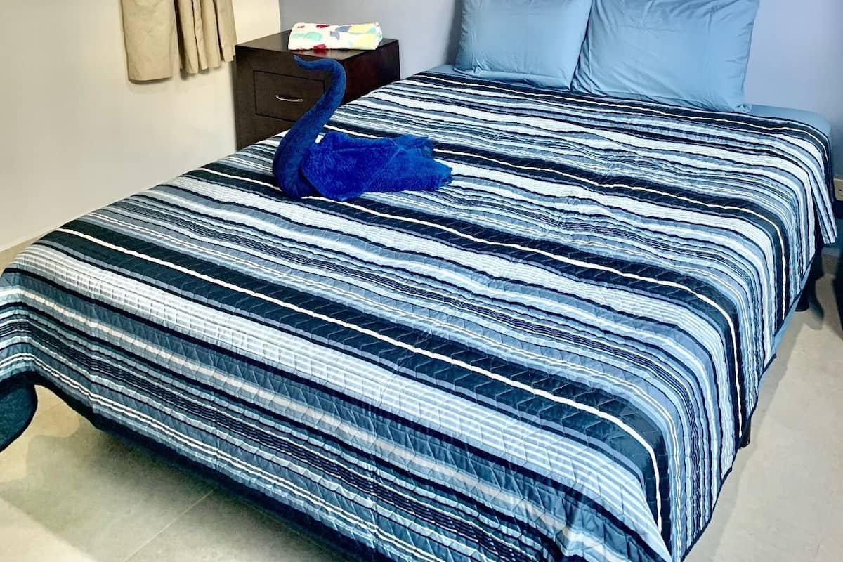 2 bedrooms, in-room safe, iron/ironing board, free WiFi