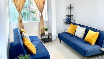 TV connectée de 43 pouces avec chaßnes par cùble, services de streaming