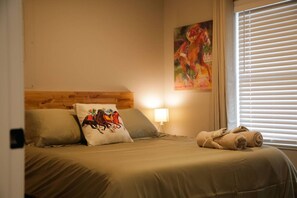 2 bedrooms, desk, iron/ironing board, WiFi