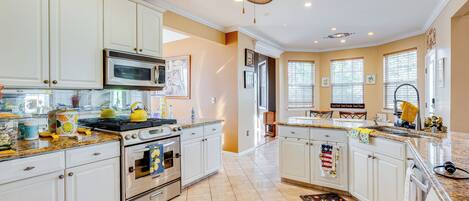 Fridge, microwave, stovetop, dishwasher