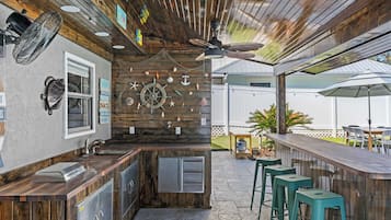 House (6 Bedrooms) | Interior