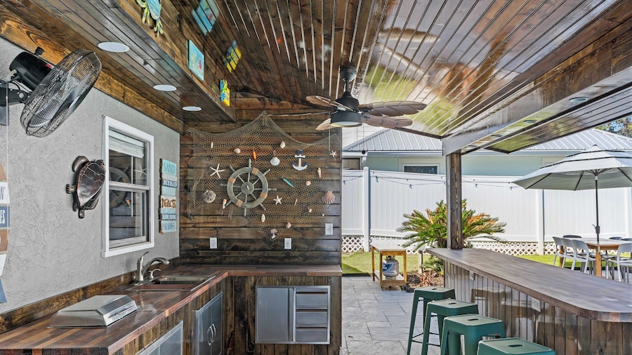 PCB Group-friendly Duplex w/ Pool, Backyard Lounge & 2 Kitchens