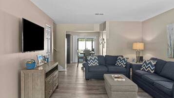 House (6 Bedrooms) | Interior