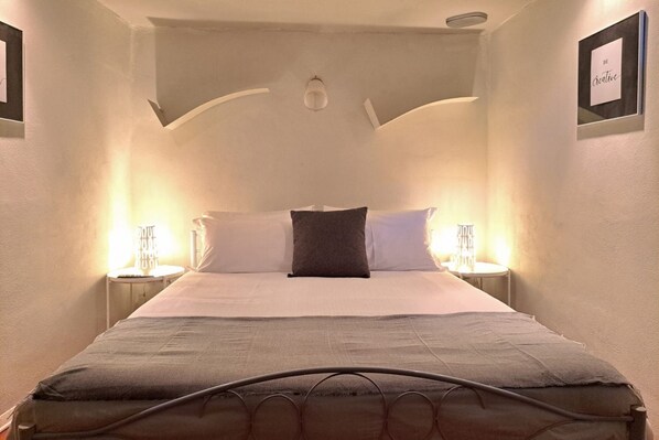 1 soverom, strykejern/-brett og sengetøy