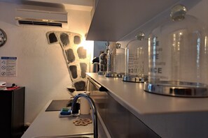 Fridge, microwave, oven, coffee/tea maker