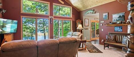 TV connectée, cheminée, lecteur de DVD, vidéothèque