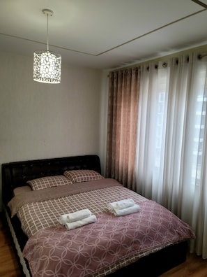 1 chambre, bureau, chambres insonorisées, fer et planche à repasser