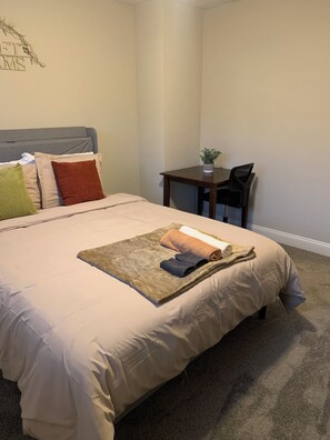 2 bedrooms, iron/ironing board, WiFi, bed sheets - Work Hard, Play Harder! (Charlotte)