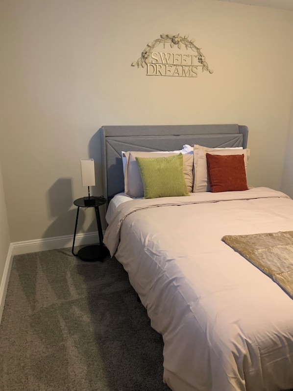 2 chambres, fer et planche à repasser, Wi-Fi, draps fournis