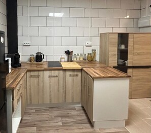 Fridge, microwave, stovetop, coffee/tea maker