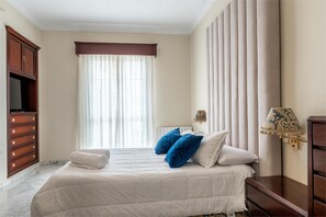 5 bedrooms, free WiFi, bed sheets