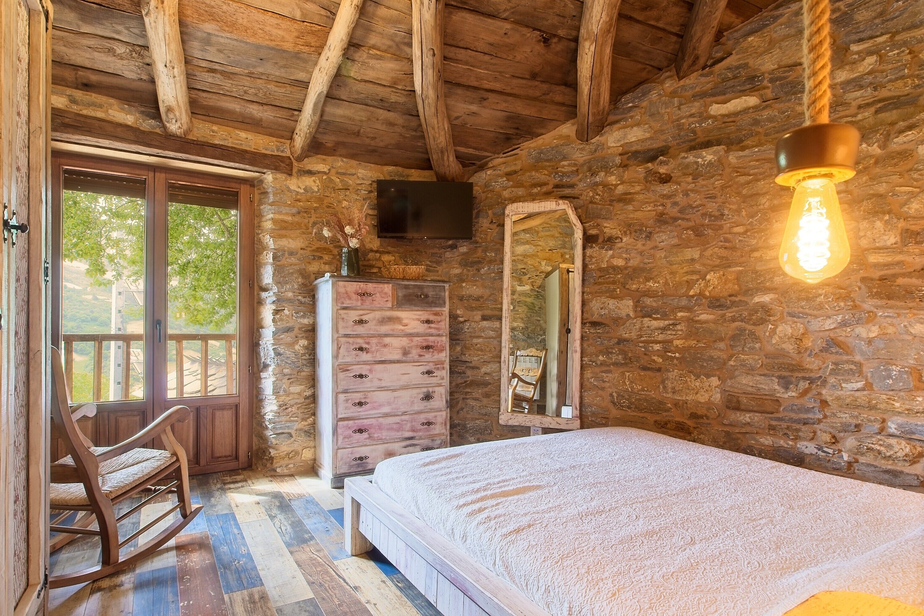 3 chambres, fer et planche à repasser, draps fournis