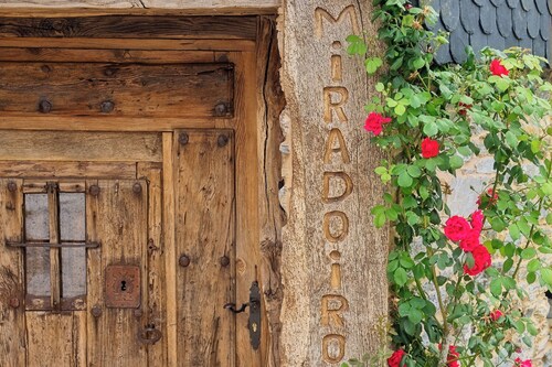 Holiday Home 'Miradoiro Do Courel' with Mountain Views, Private Garden & Balcony