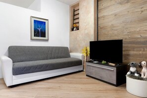 TV - Apartment 'Freddie House' with Balcony and Wi-Fi (Albiano)