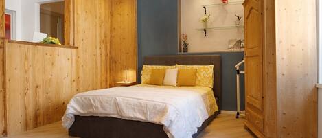2 bedrooms, WiFi (free), bed sheets
