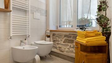 Doccia, asciugacapelli, asciugamani