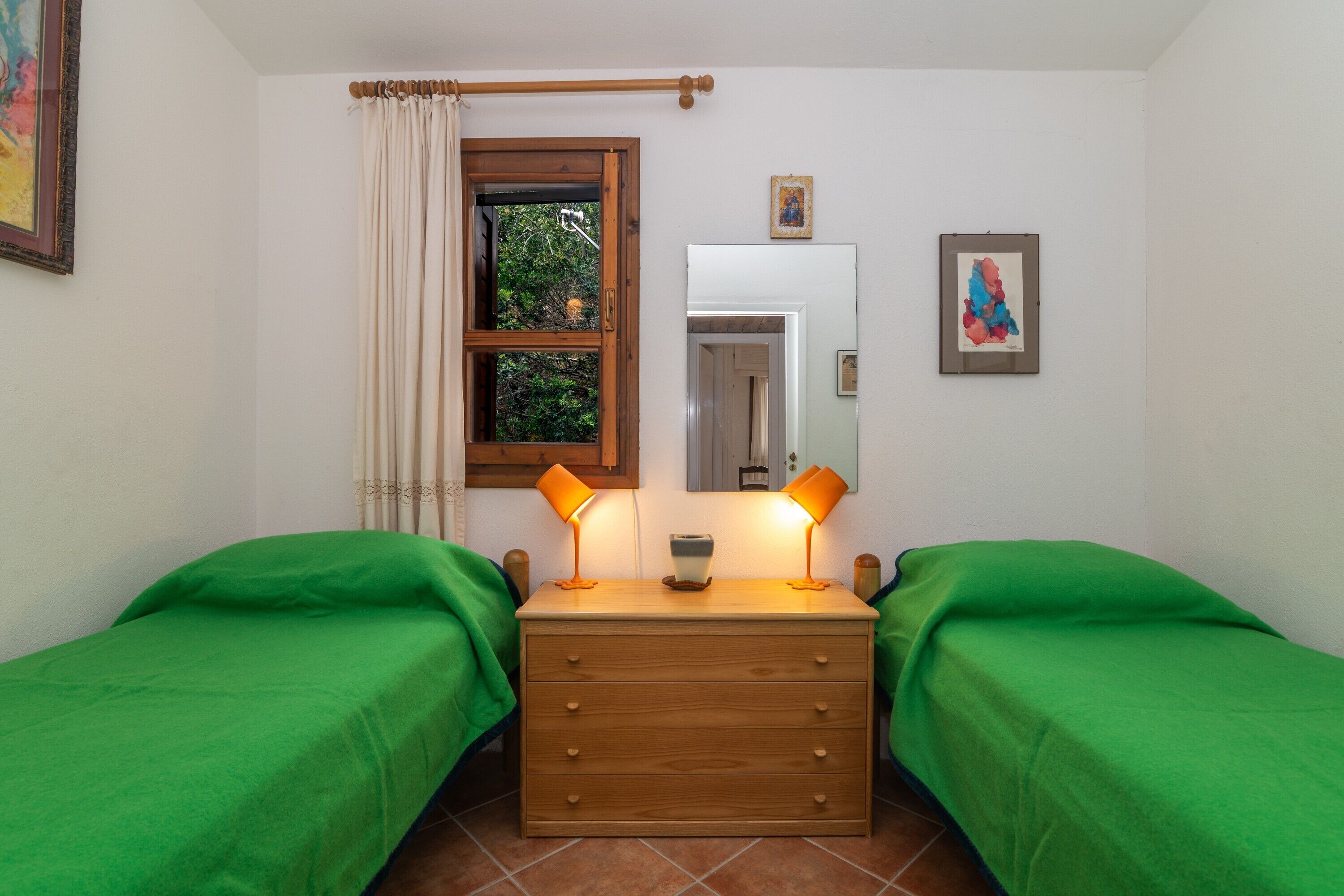 2 bedrooms, bed sheets