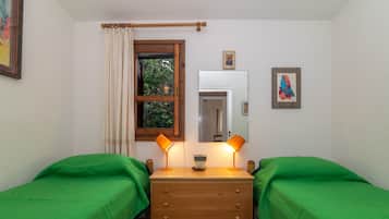 2 bedrooms, bed sheets