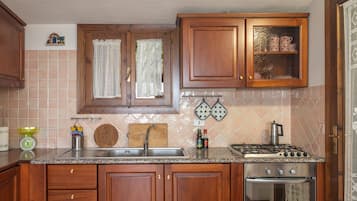 Fridge, coffee/tea maker, cookware/dishes/utensils