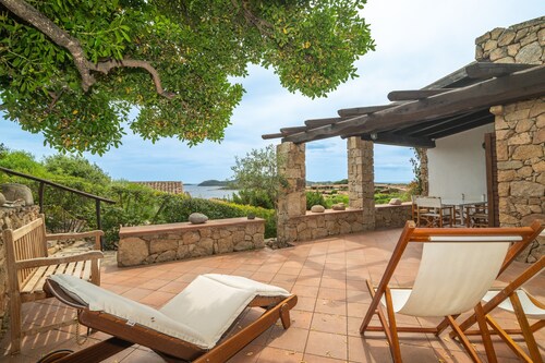 Villa 'Molara' avec vue sur la mer, terrasse privée et climatisation