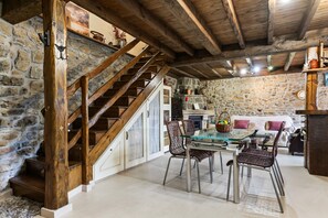 Dining - Holiday Home 'Casa Rural Adrimar' with Mountain Views, Wi-Fi and Air Conditioning (Selorio)