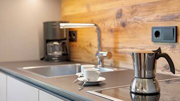 Frigorifero, forno, piano cottura, lavastoviglie