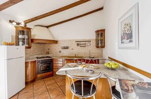 Private kitchen - Holiday apartment with air conditioning, internet and pool (Imperia)