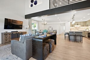 Smart TV, fireplace