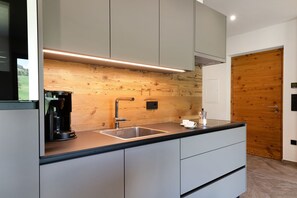 Refrigerador, horno, parrilla de estufa y lavavajillas 