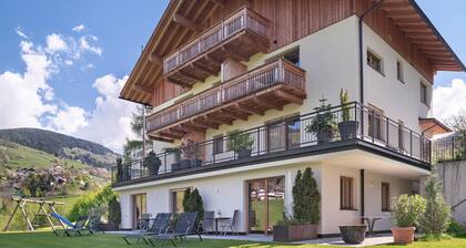 Holiday Apartment 'Baumannhof Apartment Tera' with Mountain View, Shared Terrace and Wi-Fi