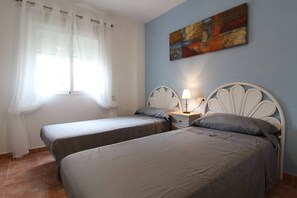 2 bedrooms, iron/ironing board, free WiFi, bed sheets