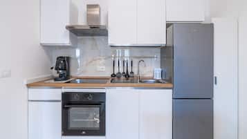 Réfrigérateur, four, plaque de cuisson, cafetiÚre/bouilloire