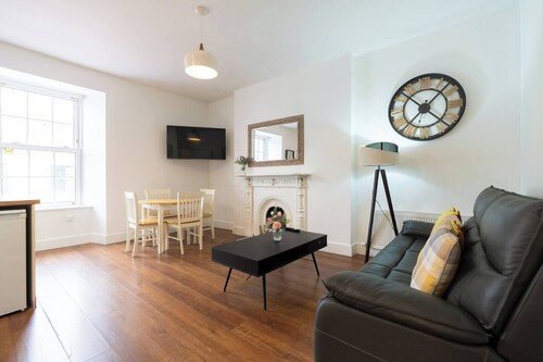 Dingle Runda - 3 Bedroom