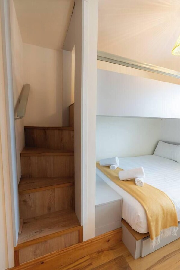 3 habitaciones, tabla de planchar con plancha, cuna de viaje y wifi