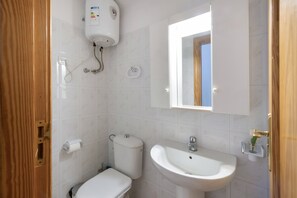 Regadera, secadora de cabello, toallas 